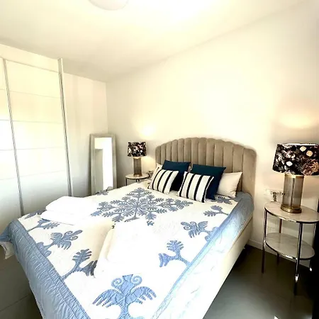 Luxury With Seaview Roof Near The